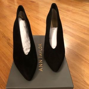 New! Ann Taylor suede heels: black, size 7